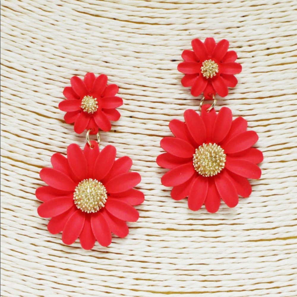 Daisy Duo Flower Earrings: Gold - Picture 6 of 8